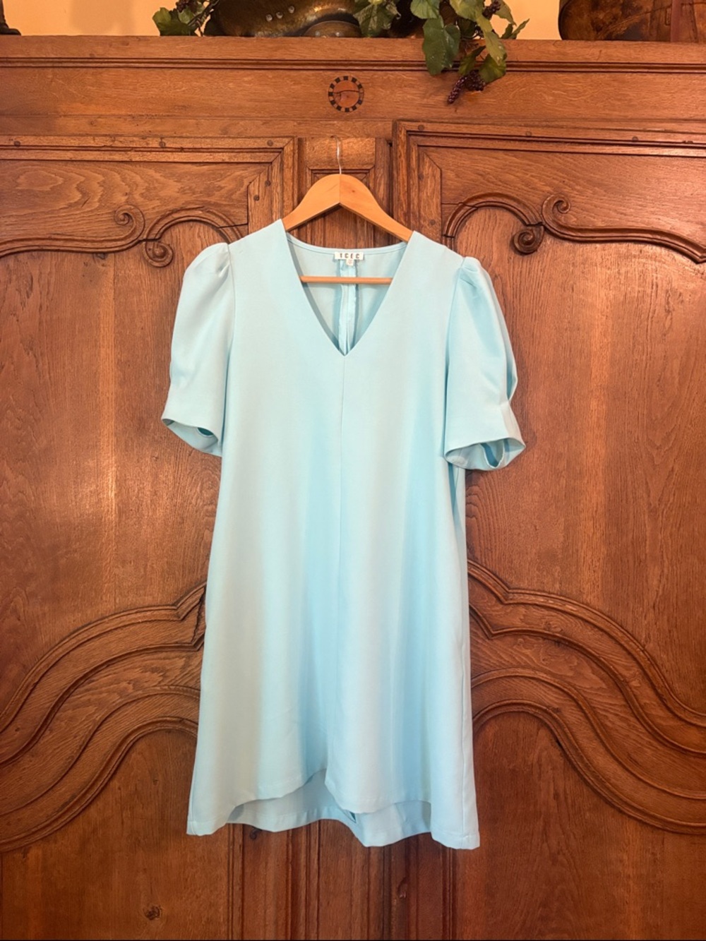 TCEC Light Blue V-Neck Short Sleeve Dress – Size Small